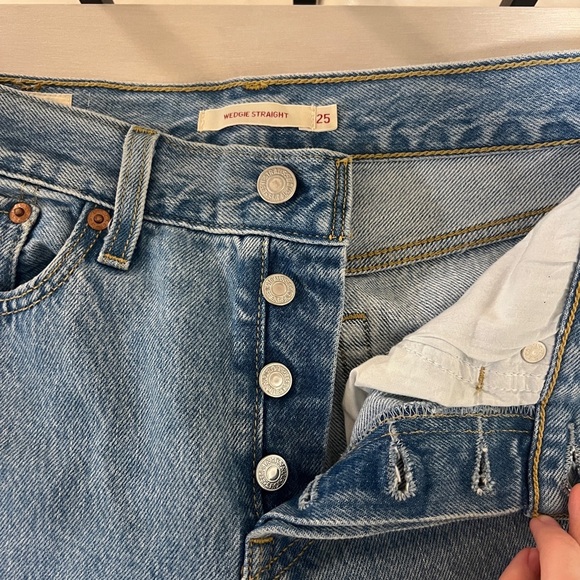 Levi's Women's Blue Jeans size 25 straight wedgie denim pants buttons - Picture 11 of 12